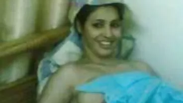 চর্মসার মেয়ে সঙ্গে রোলার চুদা চুধী লাগে একটি বড় মোরগ মধ্যে তার গাধা